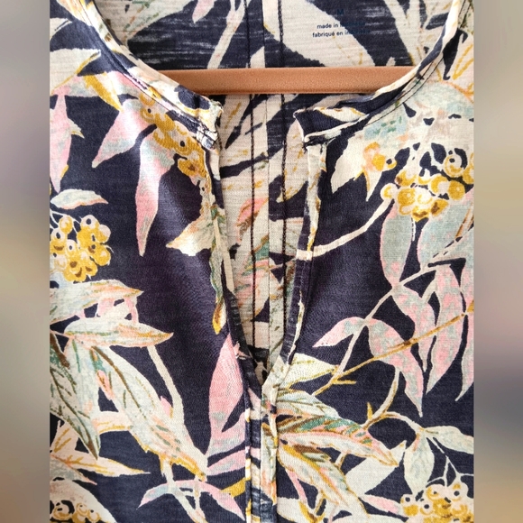 Anthropologie Tee, used excellent condition, only worn once, Size M, Black Motif - Picture 4 of 7